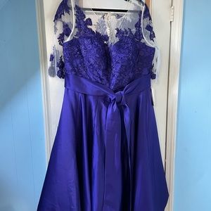 New w/ tags plus size mother of bride, wedding guest dress. Fits US size 20-22.